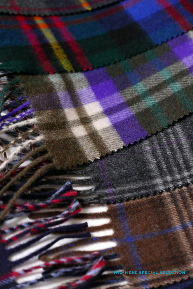 Nos écharpes en cachemire, motif tartan, dimensions 30 x 180 cm